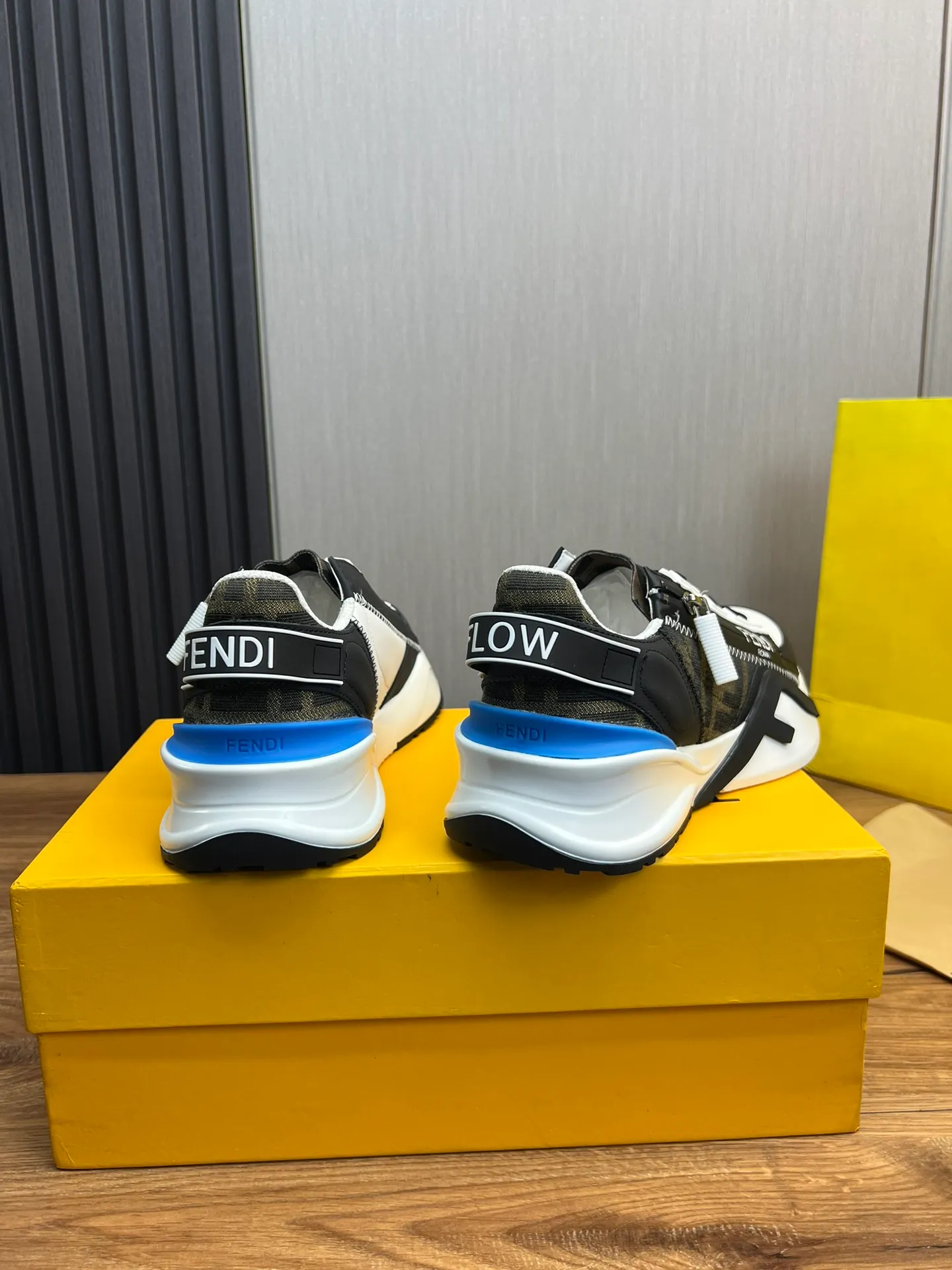 Men's men's shoes💰520💰 Fendi [Fendi] hot style is on the market🔥Fashionable casual men's shoes🔱Made of original brand fly knit fabric. Original cowhide + breathable mesh lining + sheepskin feet. Perfect shape and top quality, you deserve it🔜Original rubber outsole, ultra-light, non-slip and wear-resistant👣 Standard size 38-44